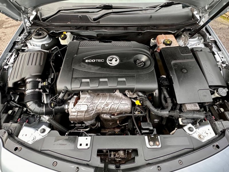 VAUXHALL INSIGNIA