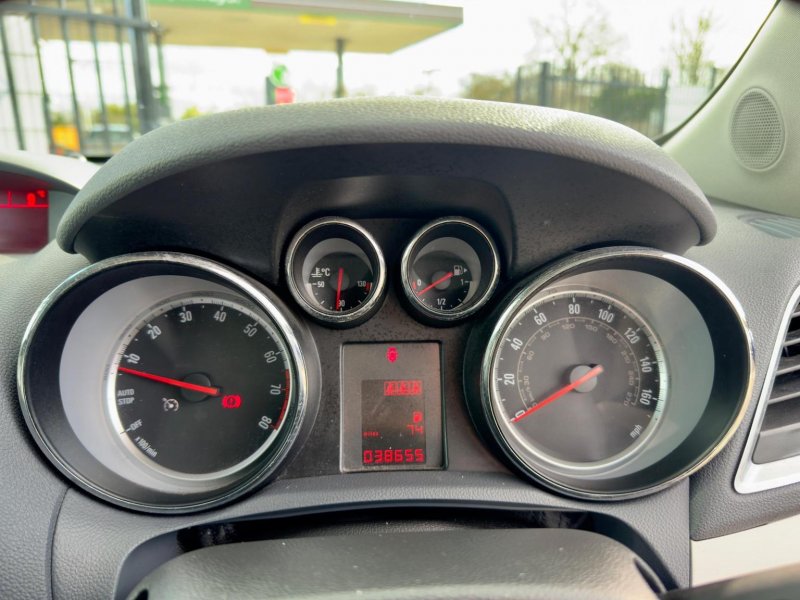 VAUXHALL MOKKA