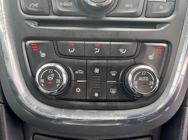 VAUXHALL MOKKA