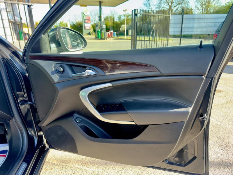 VAUXHALL INSIGNIA