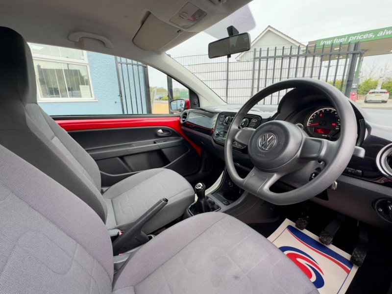 VOLKSWAGEN UP