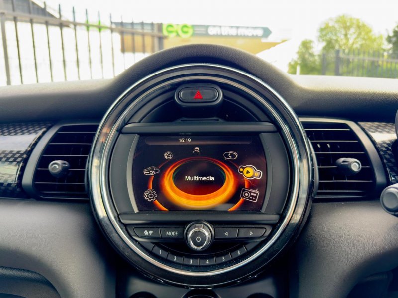 MINI HATCH
