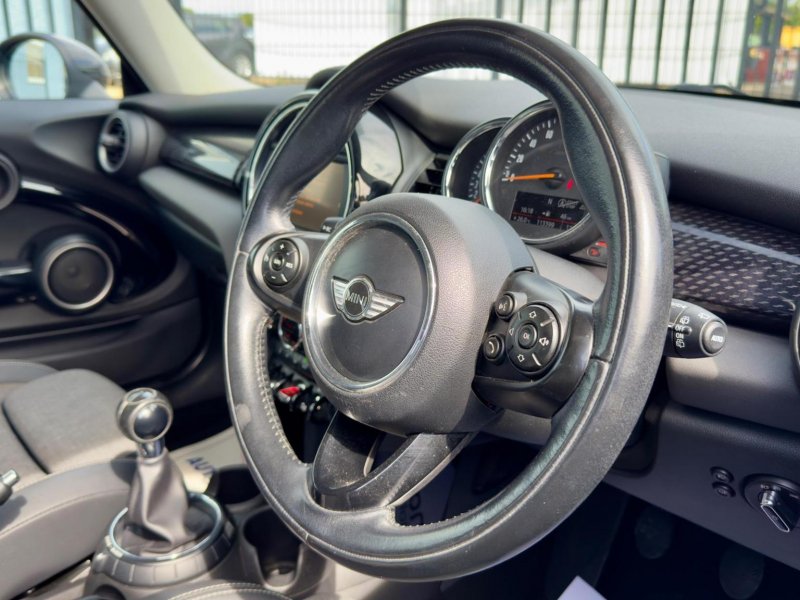 MINI HATCH