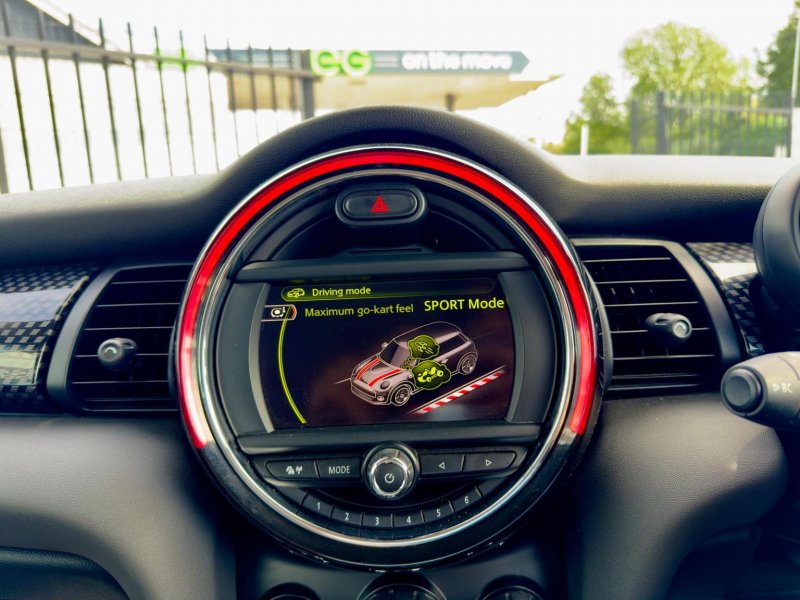 MINI HATCH