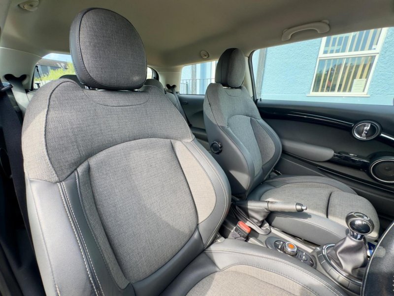 MINI HATCH