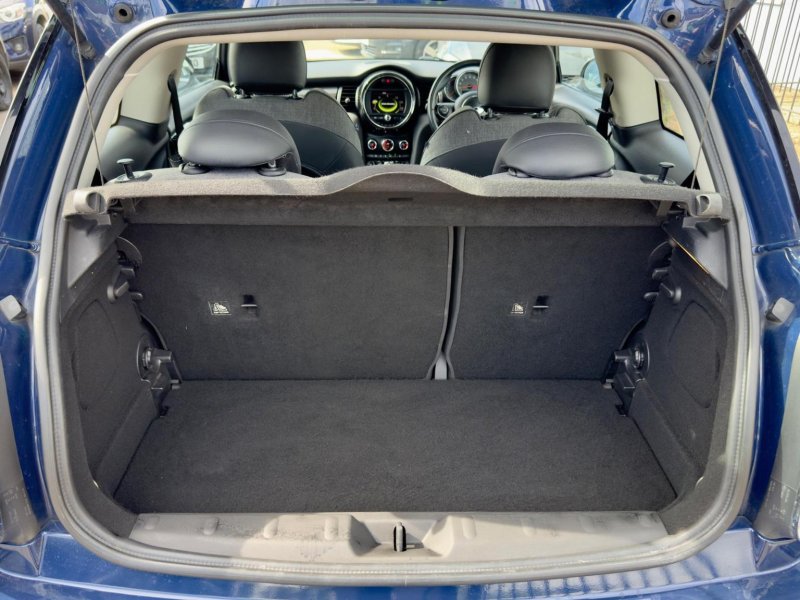 MINI HATCH