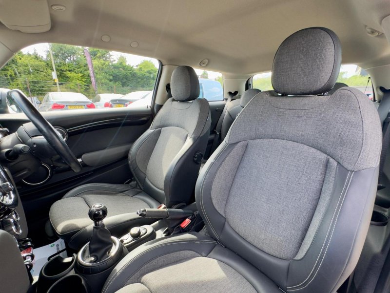 MINI HATCH