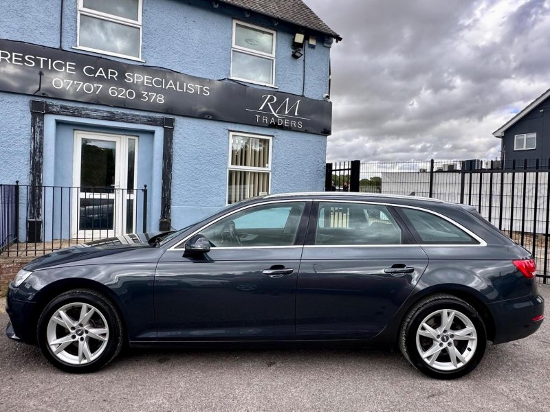 AUDI A4 AVANT