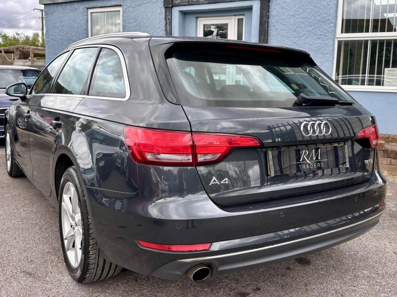 AUDI A4 AVANT