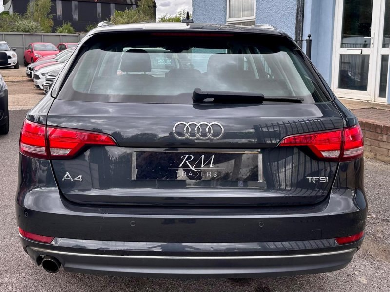 AUDI A4 AVANT